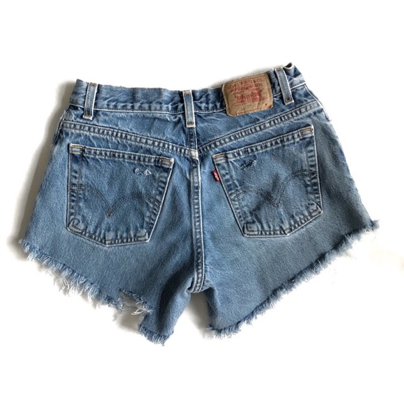 SOLD • Levi’s 550 Relaxed Fit Cut Off Denim Shorts - Picture 3 of 6